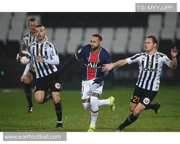 巴黎新援扎巴尔尼23岁表现抢眼空门救险助球队稳固主力地位 巴黎新援扎巴尔尼23岁表现抢眼空门救险助球队稳固主力地位