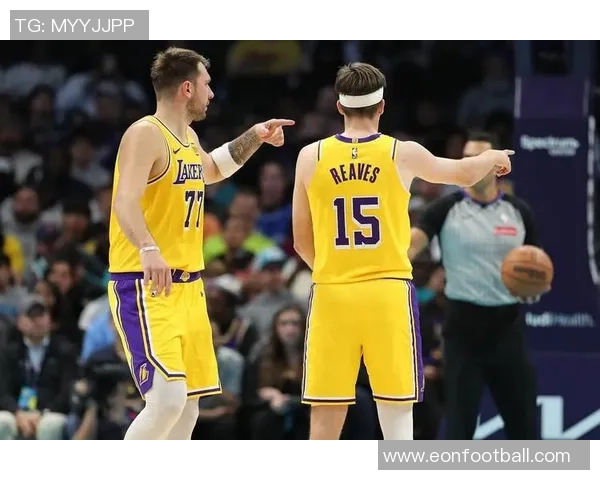 霍里谈湖人续约雷迪克与莱昂纳德合同相似之处引发热议