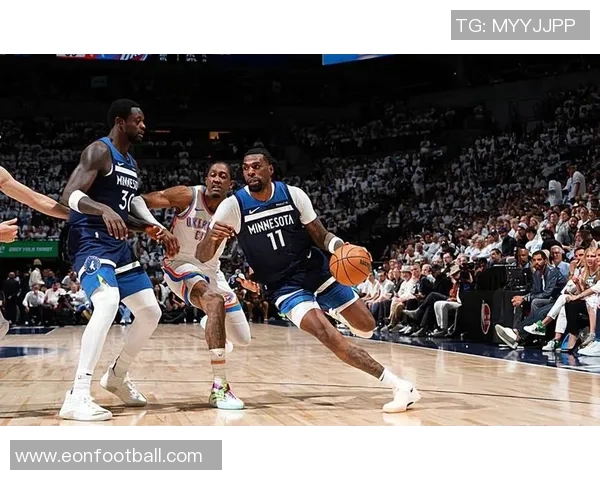 纳兹里德表现出色12投8中砍下25分10篮板三分球命中率高达71