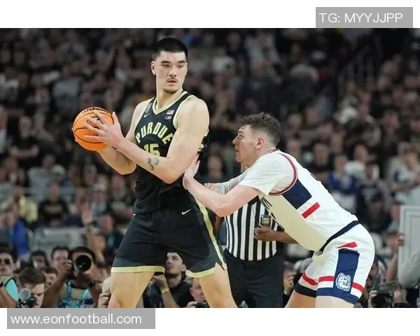 灰熊记者怒斥追梦在场上犯规后毫无悔意的行为令人失望