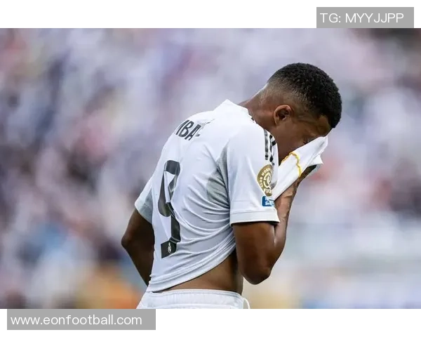 法媒报道登贝莱因流感缺席训练出战欧冠对毕巴存疑